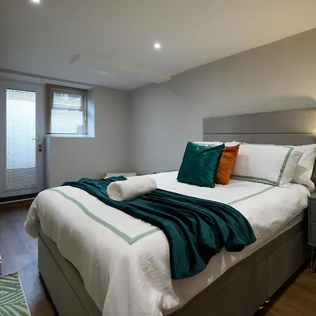 Perfect For Groups, Contractors And Corporate Workers * Leeds (West Yorkshire)
